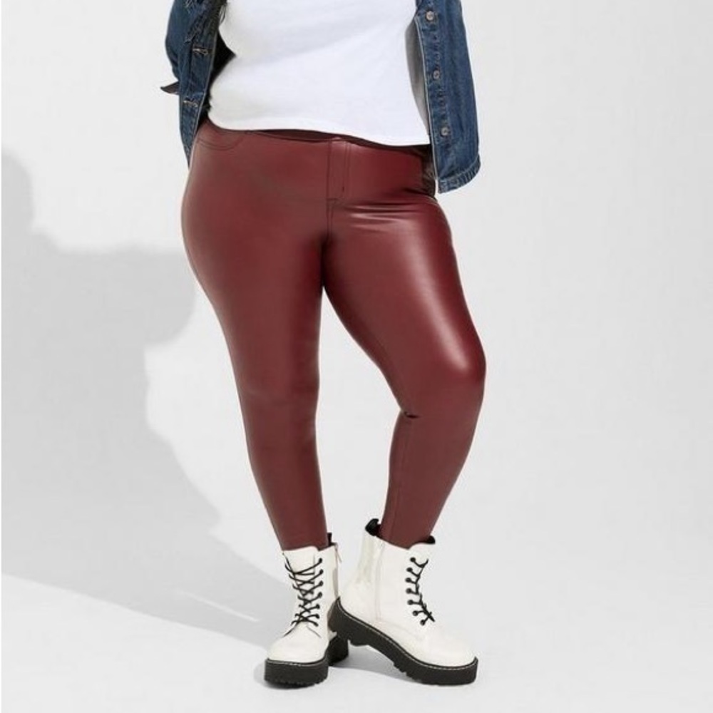 🆕 NWT Women’s torrid Red Full Length Signature Faux Leather Leggings